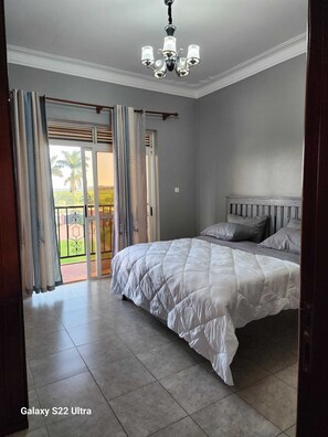 3 Schlafzimmer, Bügeleisen/Bügelbrett, WLAN, Bettwäsche