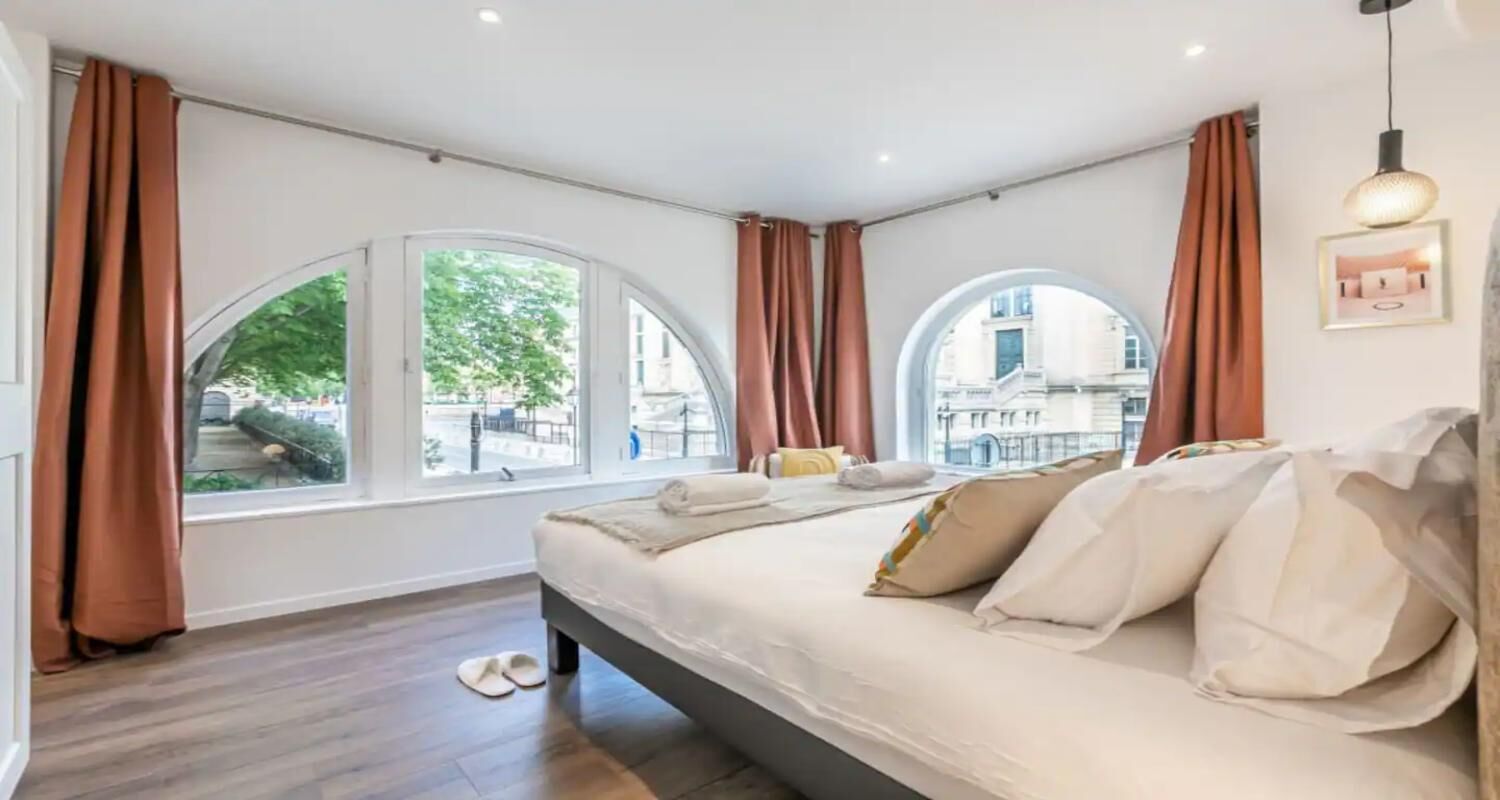 4 عدّة غرف نوم ومكواة/لوح كي وواي فاي مجانًا وملاءات أسرّة