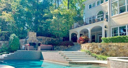 Sunrise Villa - 7000 sf: 5 king/1 queen/7 single beds, heated pool, great views