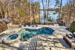 Lämmitetty uima-allas