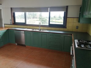 Private kitchen - Independent house with amazing view of golf course.

 (Auckland)