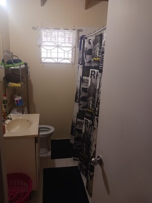 Dusche, Handtücher, Seife, Shampoo