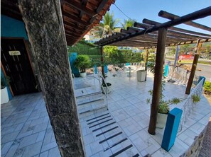 24-inch Smart TV with cable channels, Netflix, streaming services - POUSADA TUIUIU (Angra dos Reis)