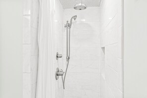 Shower, hair dryer, towels - A Place at the Beach 120 - 2 bedroom 2 baths - Pools, Waterslide, Minigolf (Atlantic Beach)