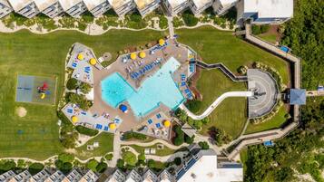 Una piscina techada, una piscina climatizada