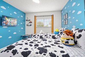 5 habitaciones, tabla de planchar con plancha y cuna de viaje 