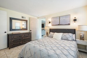 4 bedrooms, iron/ironing board, WiFi, bed sheets