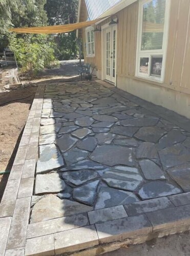 Sequoias Creekside/Vintage Yellow Cottage