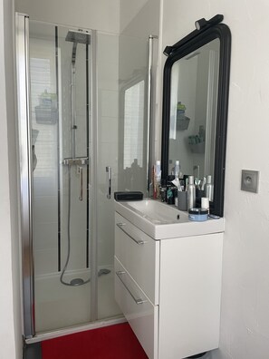 Shower, towels, soap, shampoo
