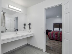 Standard Double Room, Non Smoking | Bathroom