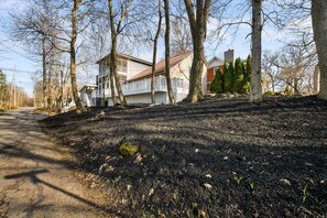 Exterior - Charming cottage in Lakeside near Cherry Park and the lake! (Lakeside Marblehead)