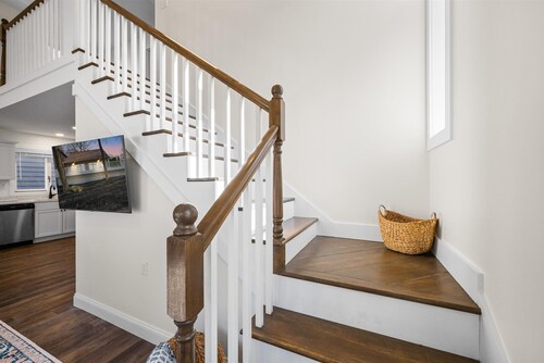Charming cottage in Lakeside near Cherry Park and the lake!