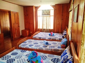 Firemannsrom – familie | Skrivebord, wi-fi (inkludert) og sengetøy