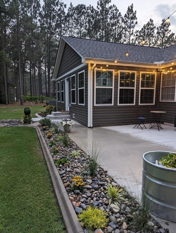 Property grounds - Clean, Spacious Home with 5 Mile Commute to Pinehurst/US Open. Pet/Smoke Free. (Aberdeen)