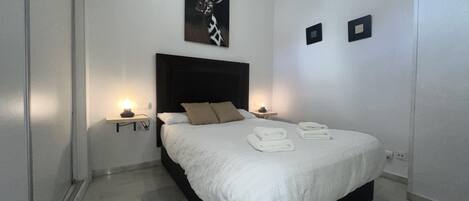 1 sovrum, strykjärn/strykbräda, wi-fi och sängkläder