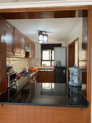 Fridge, microwave, oven, stovetop - Stay with Gertie in her cozy apartment in Kacyiru sector/US Embassy area (Kigali)