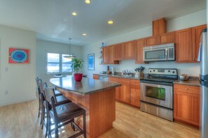 KĂŒhlschrank, Mikrowelle, Ofen, Herdplatte