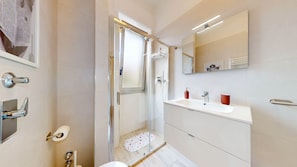 Hair dryer, towels, soap, shampoo - Four stops from the center of Milan, you will have all the comforts of home! (Milano)