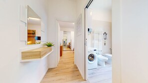 Haartrockner, Handtücher, Seife, Shampoo