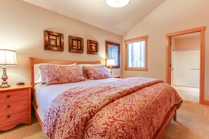 5 dormitoris, planxa i posts de planxar i un bressol de viatge 