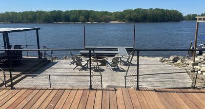 Mississippi Cabin with Boat dock