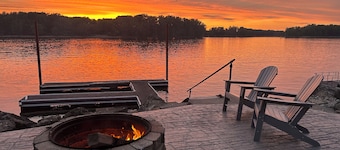 Mississippi Cabin with Boat dock