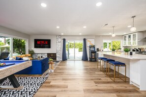 Games room - Mins to Disney! Luxury 4BD - Pool & Arcade (Fullerton)