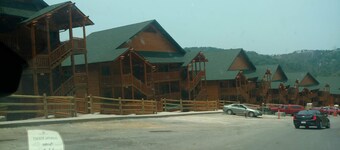 Beautiful summer getaway between Gatlinburg and Pigeon Forge