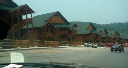 Beautiful summer getaway between Gatlinburg and Pigeon Forge