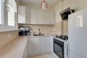 Classic Apartment, City View | Private kitchen | Fridge, microwave, oven, stovetop - Summer 2 by Grand Apartments (Gdansk)