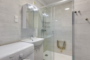 Classic Apartment, City View | Bathroom | Shower, rainfall showerhead, hair dryer, towels - Summer 2 by Grand Apartments (Gdansk)