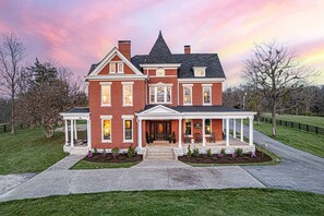 Exterior - Lux Estate-Poker Room-Hot Tub-near Bourbon Trail (Lawrenceburg)