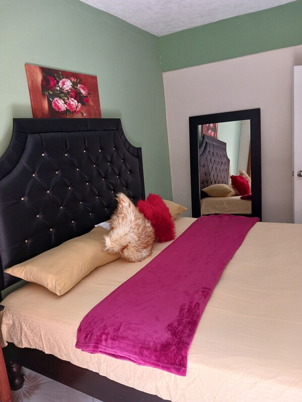 2 habitaciones, tabla de planchar con plancha, wifi y ropa de cama 