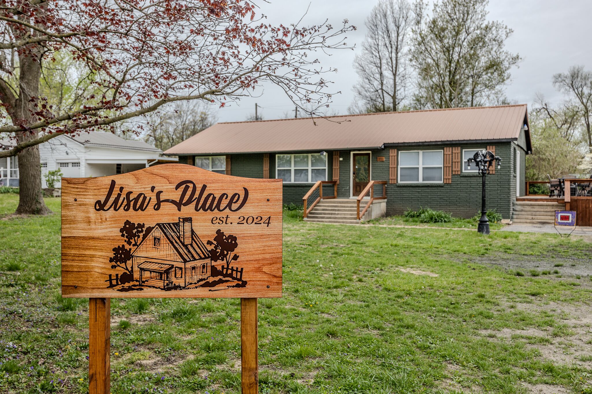 Lisas place.   Cozy gathering place  nestled  in the heart of Lebanon Mo