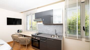 Fridge, oven, coffee/tea maker, cookware/dishes/utensils