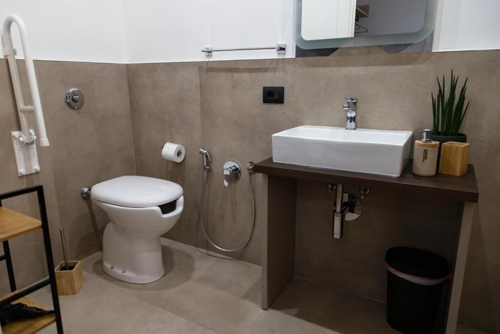 Dusche, Haartrockner, Bidet, Handtücher