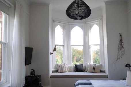 Deluxe Room | 1 bedroom, premium bedding, pillowtop beds, minibar