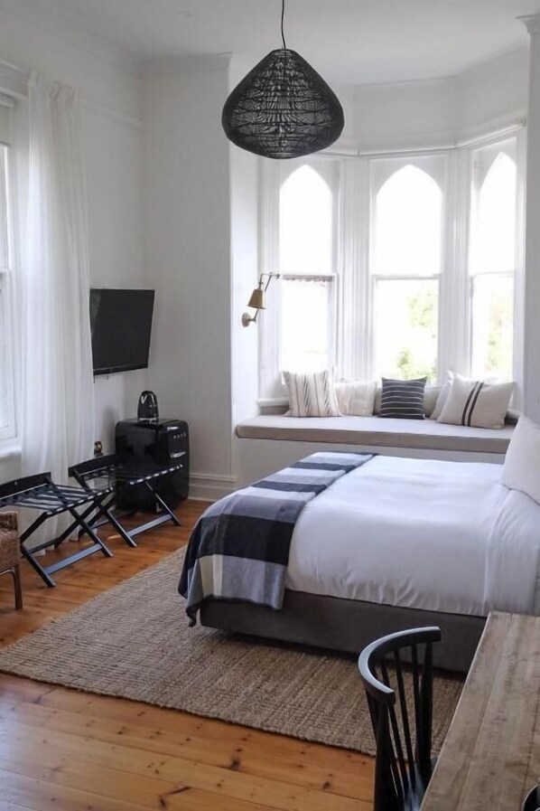 Deluxe Room | Premium bedding, pillow-top beds, minibar, individually decorated