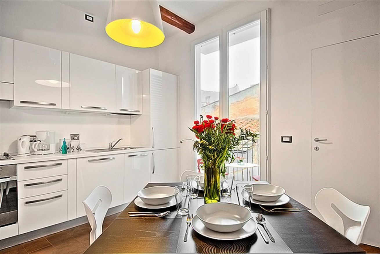 Køleskab, ovn, kogeplade, kaffe-/temaskine