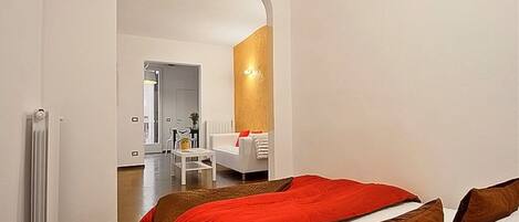 1 slaapkamer, een strijkplank/strijkijzer, gratis wifi, beddengoed