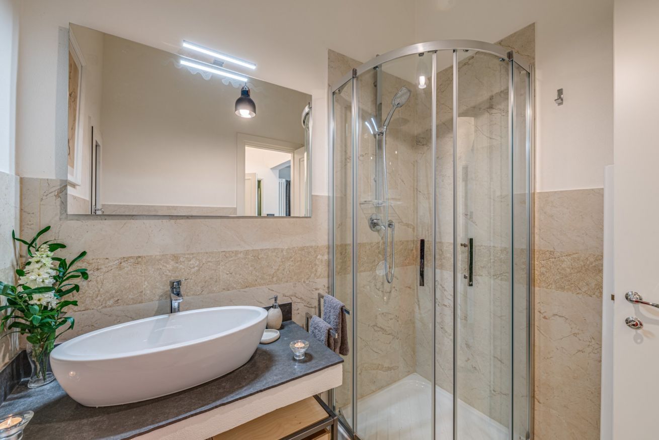 Hårføner og håndklær