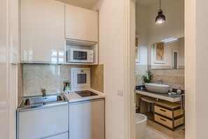 Fridge, stovetop, coffee/tea maker, toaster - Apartments Florence - Isabella (Firenze)