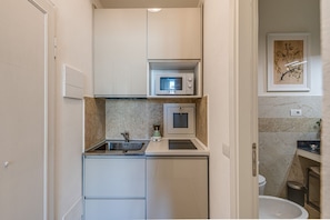 Fridge, stovetop, coffee/tea maker, toaster