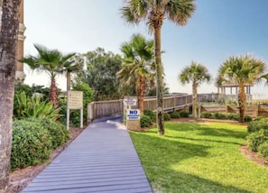 Property grounds - Beach Chair & Umbrella Service, Private Beach, Woof ok, BBQ, Pools, Pickle Ball! (Destin)