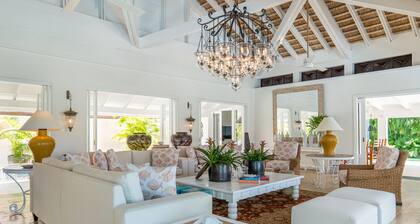 The gorgeous Villa Giraldez with a spectacular view over the Golf course