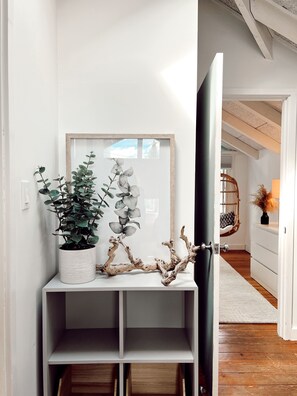 Interior - Hygge carriage house in heart of Old Town Marblehead. Walk to everything MBHD! (Marblehead)