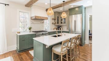 Refrigerador, microondas, horno, placa de cocina