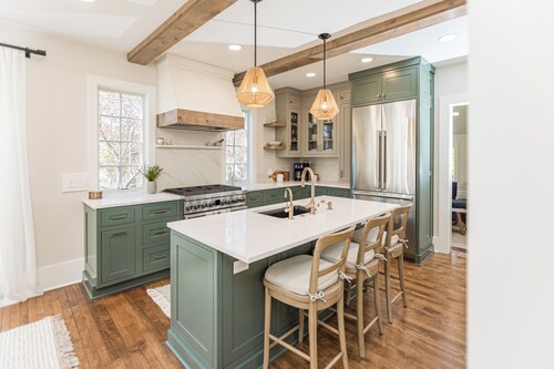 Mosswood Cottage, Main St. Leland, Weekly Rental, Walk to Fishtown, Beach, Shops