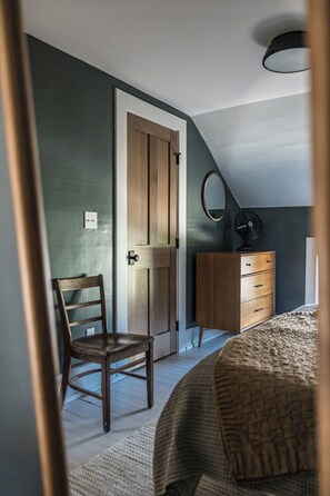 4 quartos, ferros/tábuas de passar roupa, berço de viagem