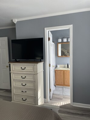 4 bedrooms, iron/ironing board, WiFi, bed sheets - Spacious 4 Bedroom Townhouse (Middletown)